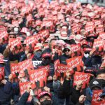 Tổng thống Hàn Quốc tiến hành cuộc chiến chống lại các liên đoàn lao động